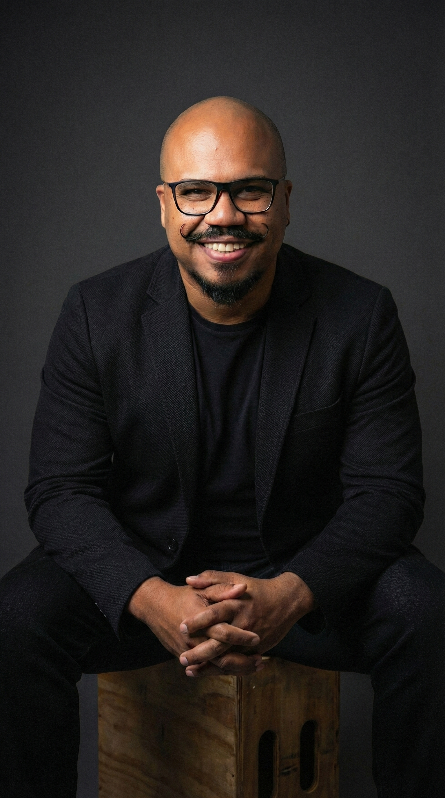 Wesley Silva in a vertical portrait photo